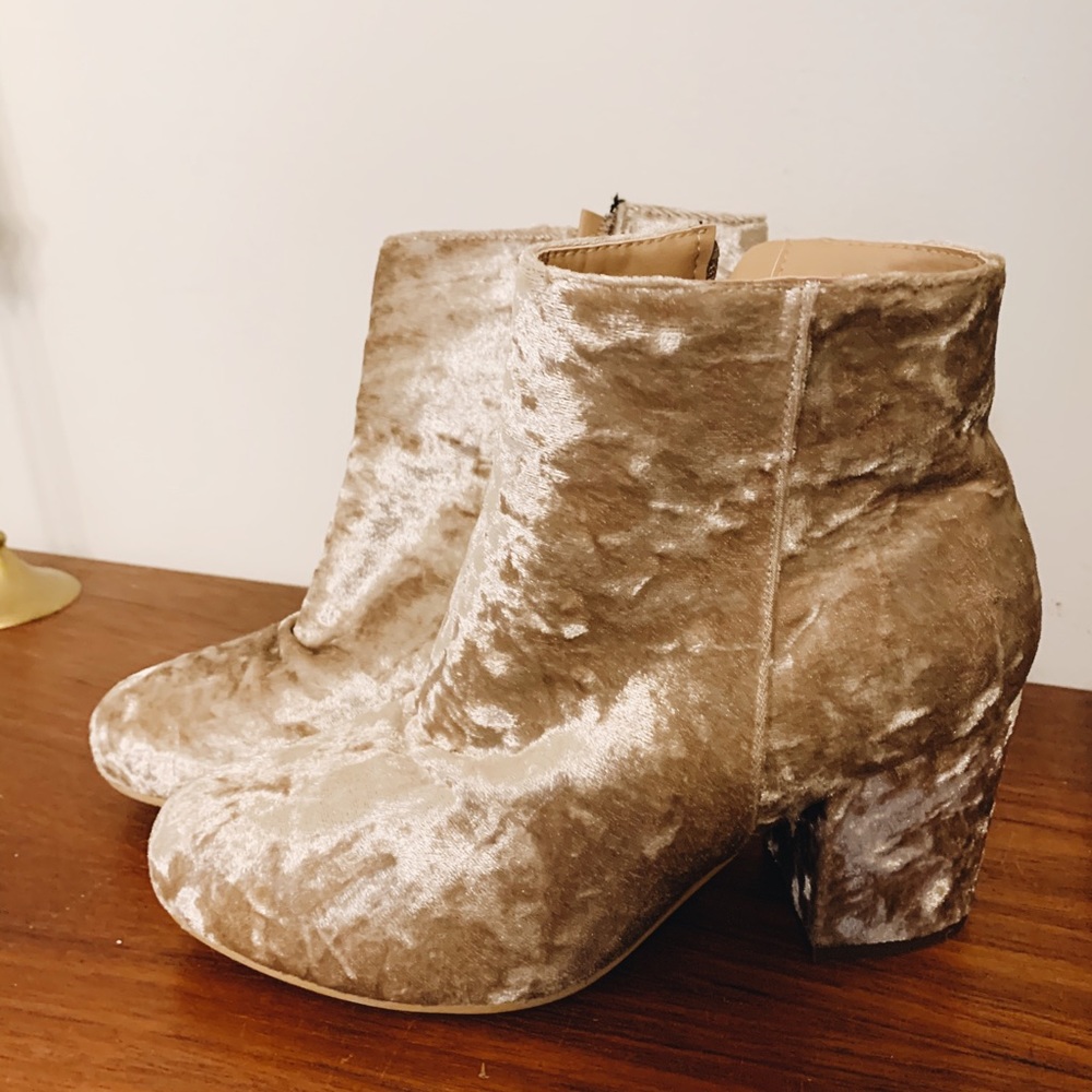 Crushed velvet pink boots